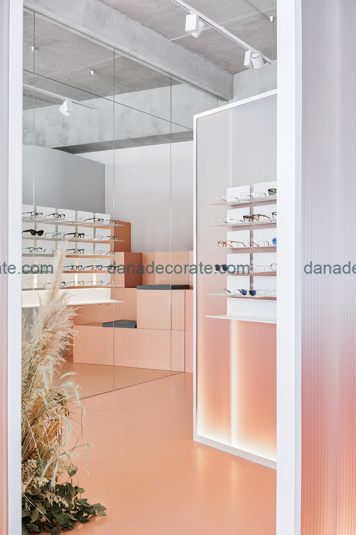 Thiết kế thi công nội thất store mắt kính thời trang tại Đà Nẵng
